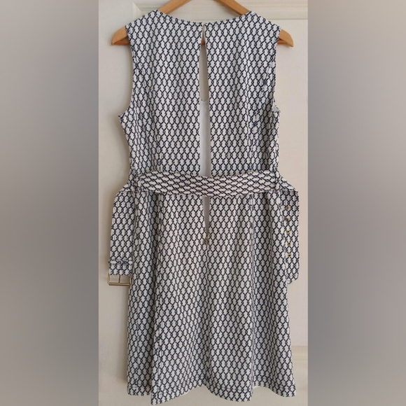 TOMMY HILFIGER Belted V-Neck Dress - Picture 2 of 6